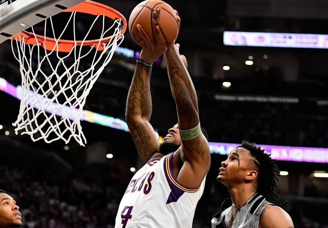 2017年NBA骑士VS蓝网巅峰对决：精彩瞬间与球星对决回顾(图3)